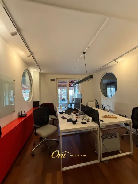 Tirane, jepet me qera zyre Kati 2, 187 m² 1.800 € (BRIGADA 8)