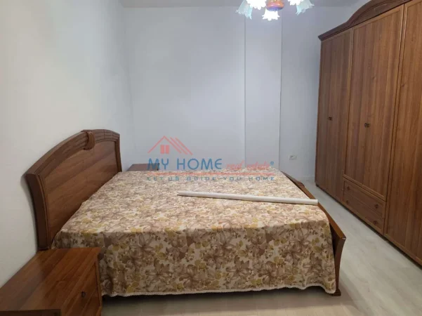 Tirane, jepet me qera apartament 2+1+Ballkon Kati 5, 98 m² 700 € (Rruga e Kavajes)