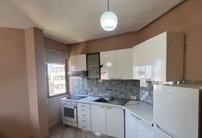 Tirane, jepet me qera apartament 1+1 Kati 4, 65 m² 500 € (STACIONI TRENIT)