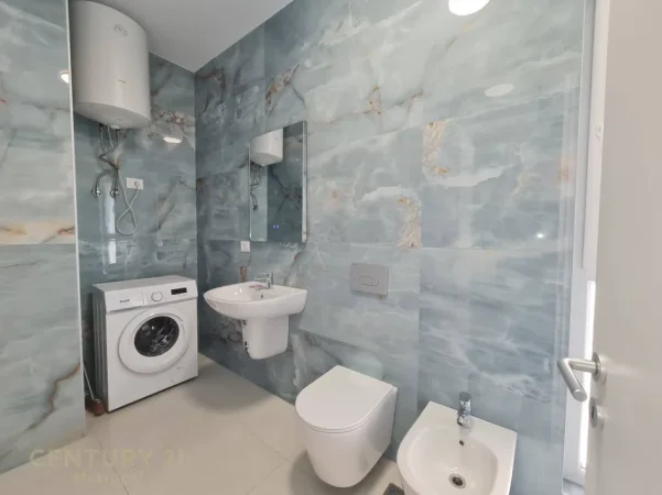 Tirane, jepet me qera apartament 2+1 Kati 6, 123 m² 800 € (Laprake kompleksi aura)