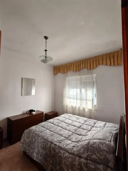 Tirane, jepet me qera apartament 3+1 Kati 3, 120 m² 500 € (PRANE QSUT)