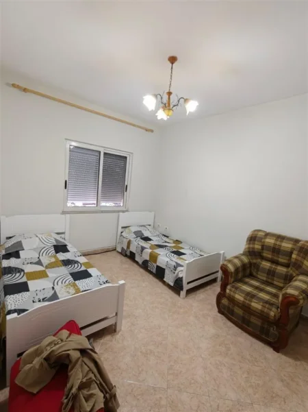 Tirane, jepet me qera apartament 3+1 Kati 3, 120 m² 500 € (PRANE QSUT)