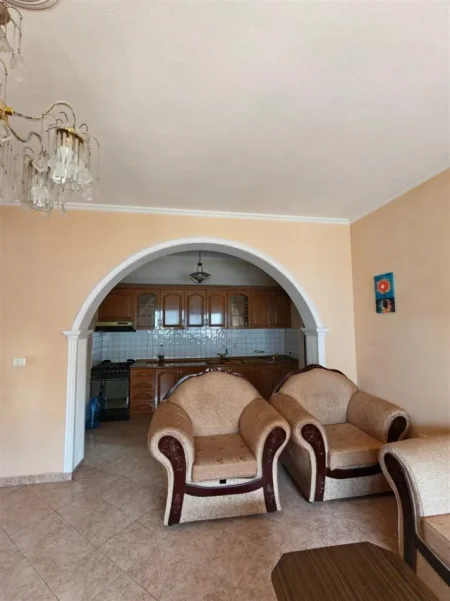 Tirane, jepet me qera apartament 3+1 Kati 3, 120 m² 500 € (PRANE QSUT)