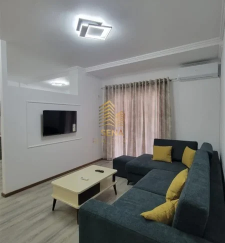 Tirane, jepet me qera apartament 1+1+Ballkon Kati 4, 70 m² 600 € (Oxhaku)