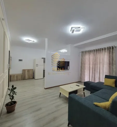Tirane, jepet me qera apartament 1+1+Ballkon Kati 4, 70 m² 600 € (Oxhaku)