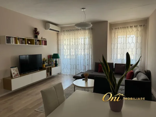 Tirane, jepet me qera apartament 1+1 Kati 4, 73 m² 480 € (KOMBINAT)