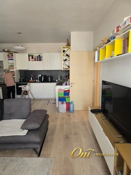 Tirane, jepet me qera apartament 1+1 Kati 4, 73 m² 480 € (KOMBINAT)