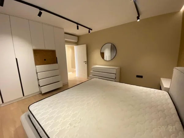 Tirane, jepet me qera apartament 2+1 Kati 6, 105 m² 1.100 € (rruga e kosovareve)