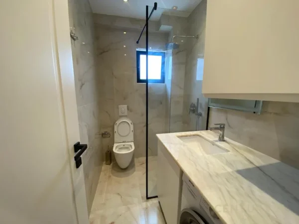 Tirane, jepet me qera apartament 2+1 Kati 6, 105 m² 1.100 € (rruga e kosovareve)