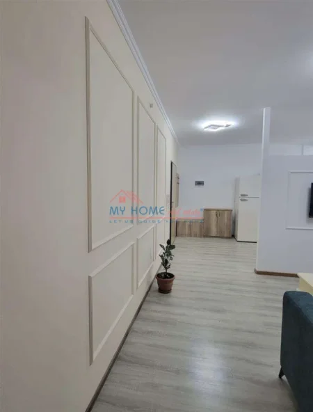 Tirane, jepet me qera apartament 1+1+Ballkon Kati 4, 75 m² 550 € (Oxhaku)