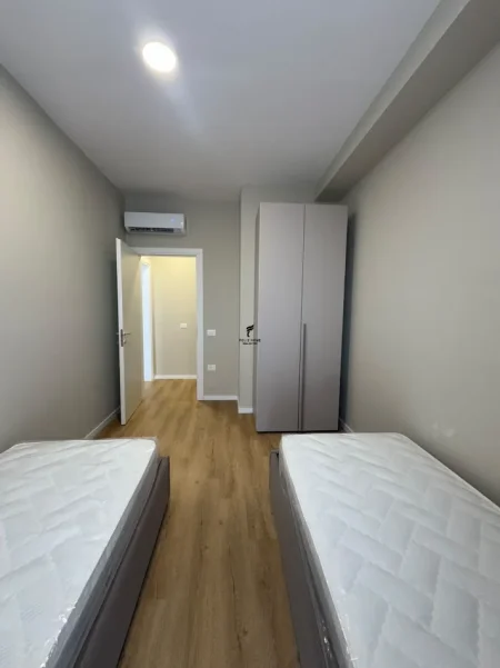 Tirane, jepet me qera apartament Kati 8, 78 m² 700 € (BULEVARDI I RI)