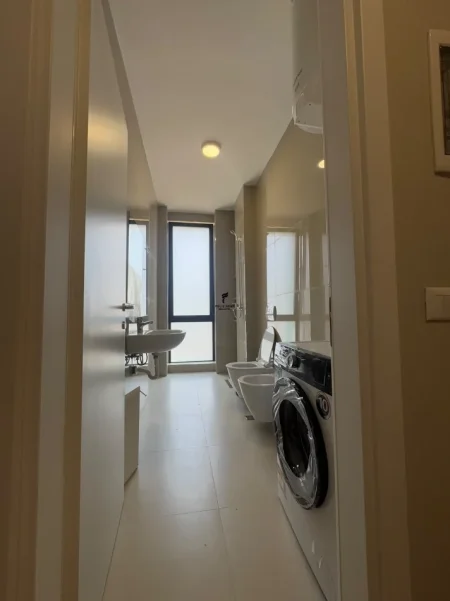 Tirane, jepet me qera apartament Kati 8, 78 m² 700 € (BULEVARDI I RI)