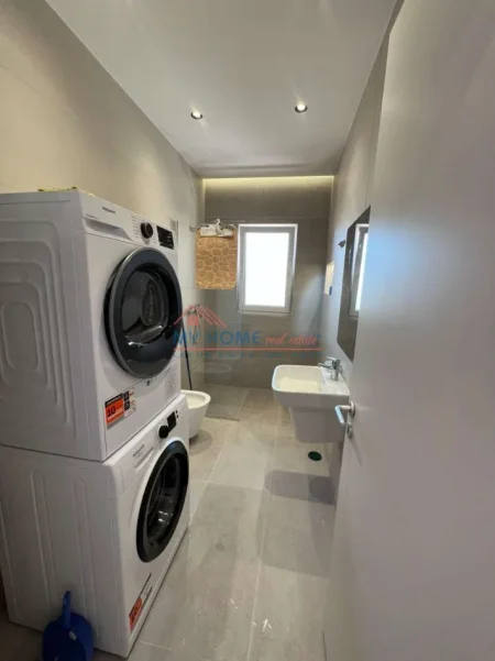 Tirane, jepet me qera apartament 2+1+Ballkon Kati 7, 108 m² 900 € (Rruga Dritan Hoxha)