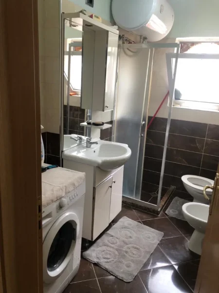Tirane, jepet me qera apartament 2+1 Kati 4, 80 m² 600 € (Myslym Shyr tek BKT)
