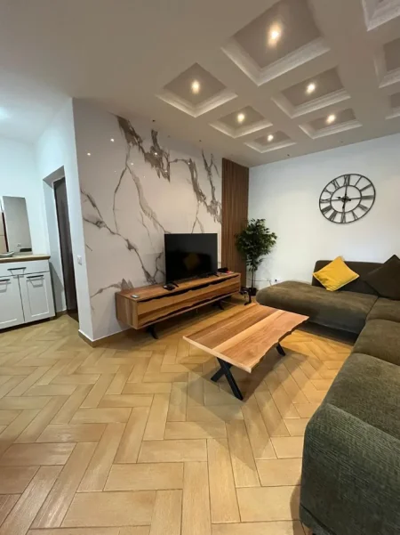 Tirane, jepet me qera apartament 2+1 Kati 8, 70 m² 800 € (Qender)
