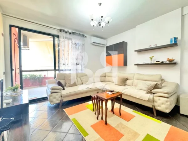 Tirane, jepet me qera apartament 2+1+Aneks+Ballkon , 111 m² 850 € (rruga e kavajes , 21 dhjetori)
