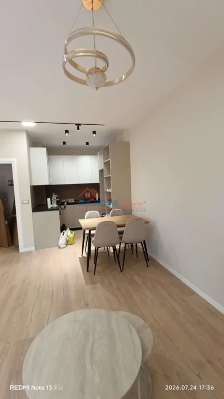 Tirane, jepet me qera apartament 1+1+Ballkon Kati 6, 75 m² 800 € (Rruga e Kavajes)