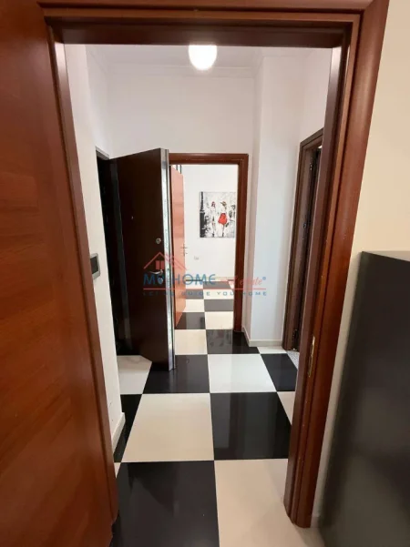 Tirane, jepet me qera apartament 1+1+Ballkon Kati 2, 70 m² 600 € (Rruga Xhanfize Keko)