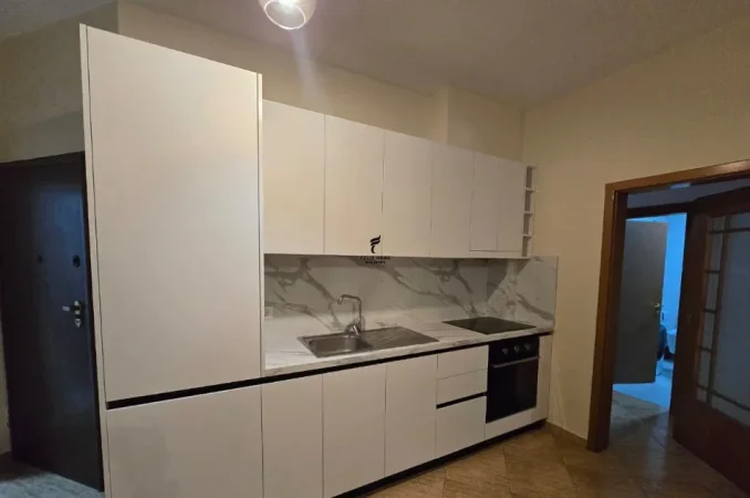 Tirane, jepet me qera apartament 2+1 Kati 5, 105 m² 800 € (RRUGA E KOSOVAREVE)