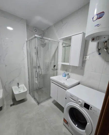 Tirane, jepet me qera apartament 2+1 Kati 5, 105 m² 800 € (RRUGA E KOSOVAREVE)