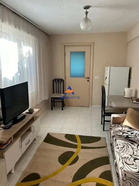 Tirane, jepet me qera apartament 1+1+Ballkon Kati 1, 70 m² 429 € 