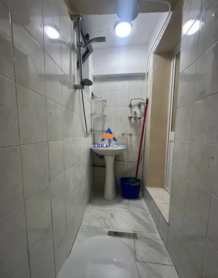 Tirane, jepet me qera apartament 1+1+Ballkon Kati 1, 70 m² 429 € 