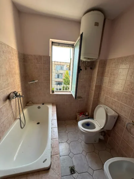 Shitet, Apartament 1+1, Ali Demi