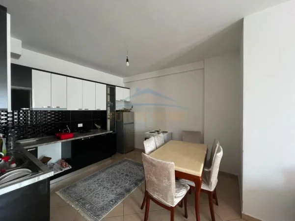 Tirane, jepet me qera apartament 1+1+Ballkon Kati 9, 63 m² 450 € (Unaza e Re)
