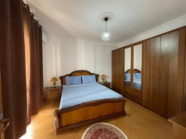 Tirane, jepet me qera apartament 2+1 Kati 9, 120 m² 650 € (Rruga e Barrikadave)