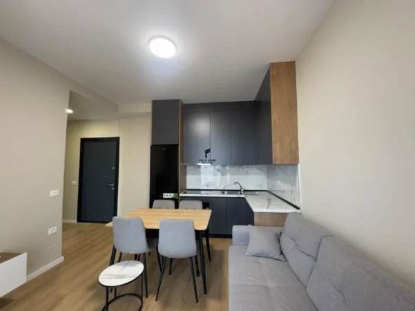 Tirane, jepet me qera apartament 2+1 Kati 8, 78 m² 700 € (BULEVARDI I RI)