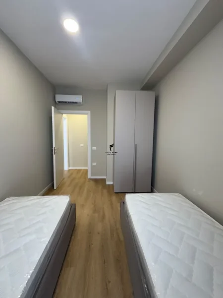 Tirane, jepet me qera apartament 2+1 Kati 8, 78 m² 700 € (BULEVARDI I RI)