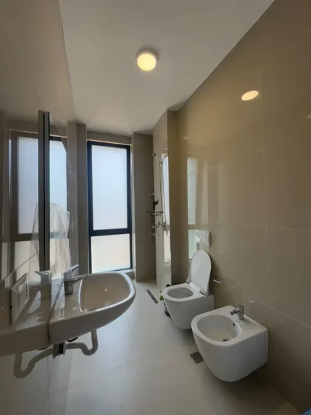 Tirane, jepet me qera apartament 2+1 Kati 8, 78 m² 700 € (BULEVARDI I RI)