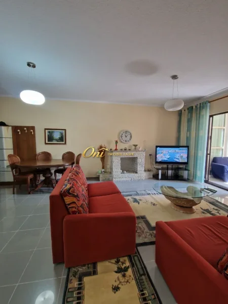 Tirane, jepet me qera apartament 2+1 Kati 3, 100 m² 900 € (RRUGA E KOSOVAREVE)
