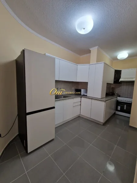 Tirane, jepet me qera apartament 2+1 Kati 3, 100 m² 900 € (RRUGA E KOSOVAREVE)