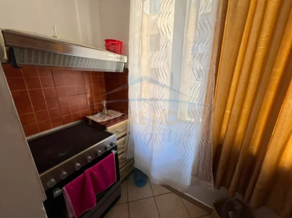 Tirane, jepet me qera apartament 2+1+Ballkon Kati 4, 66 m² 500 € 