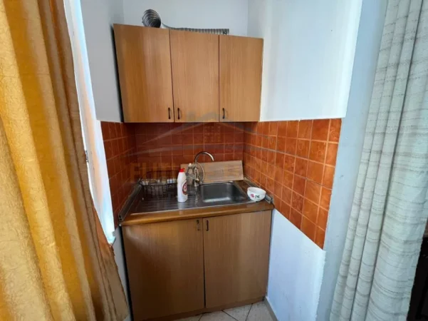 Tirane, jepet me qera apartament 2+1+Ballkon Kati 4, 66 m² 500 € 