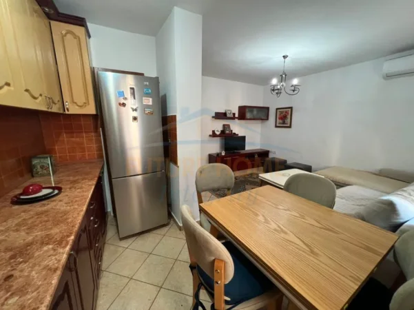 Tirane, jepet me qera apartament 2+1+Ballkon Kati 4, 66 m² 500 € 
