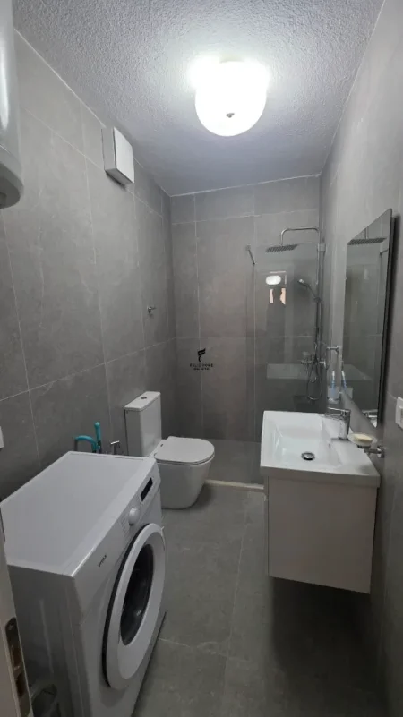 Tirane, jepet me qera apartament 2+1 Kati 3, 100 m² 900 € (RRUGA E KOSOVAREVE)