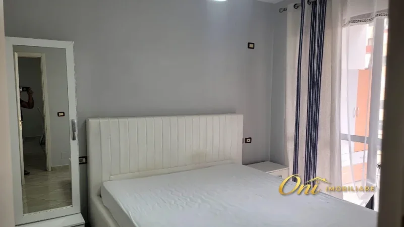 Tirane, jepet me qera apartament 1+1 Kati 4, 55 m² 450 € (BULEVARDI MIGJENI)