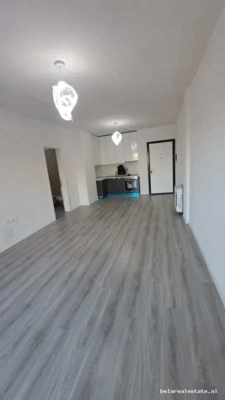 Tirane, jepet me qera apartament 1+1+Ballkon Kati 3, 73 m² 550 € (Laprake)