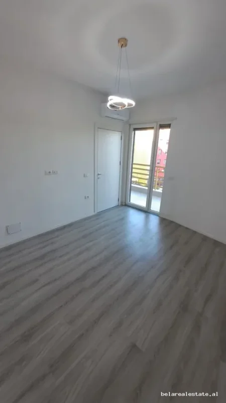 Tirane, jepet me qera apartament 1+1+Ballkon Kati 3, 73 m² 550 € (Laprake)