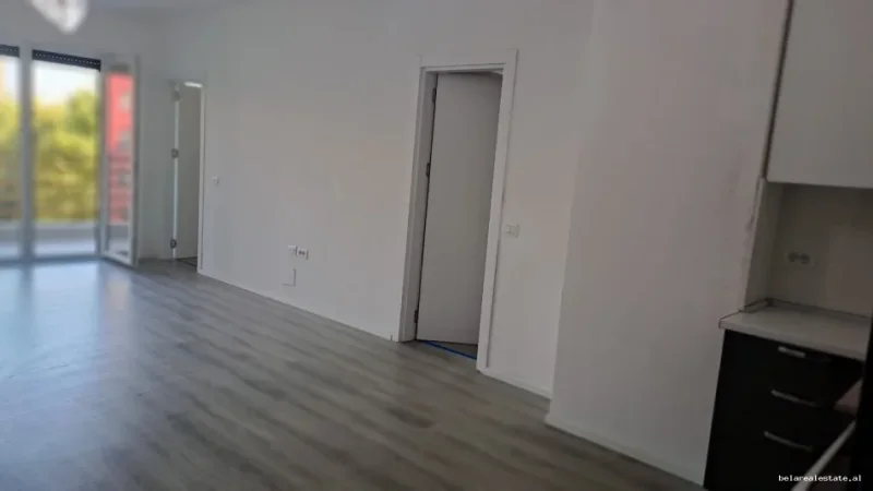 Tirane, jepet me qera apartament 1+1+Ballkon Kati 3, 73 m² 550 € (Laprake)