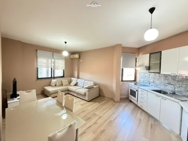 Tirane, jepet me qera apartament 1+1+Ballkon Kati 4, 65 m² 530 € (Stacioni i Trenit)