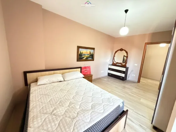 Tirane, jepet me qera apartament 1+1+Ballkon Kati 4, 65 m² 530 € (Stacioni i Trenit)