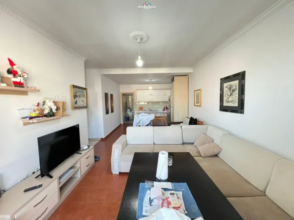 Tirane, jepet me qera apartament 1+1+Ballkon Kati 6, 65 m² 650 € (Vasil Shanto)