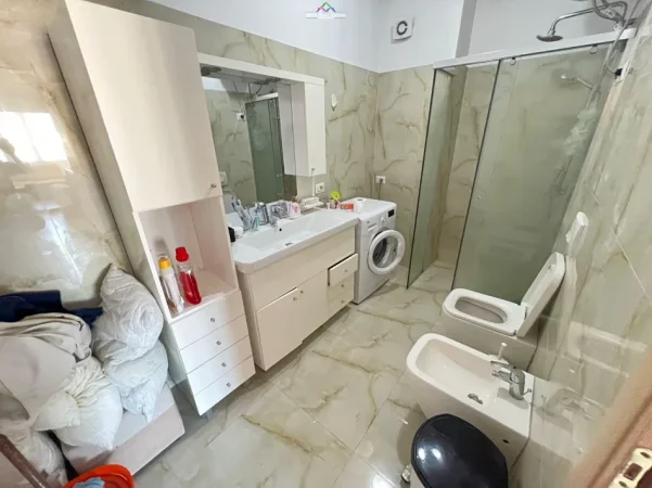 Tirane, jepet me qera apartament 1+1+Ballkon Kati 6, 65 m² 650 € (Vasil Shanto)