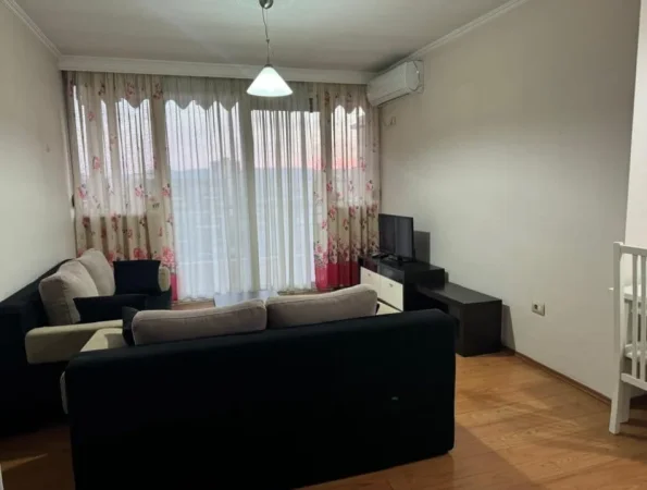 Tirane, jepet me qera apartament 1+1+Ballkon Kati 6, 70 m² 600 € (21 Dhjetori)