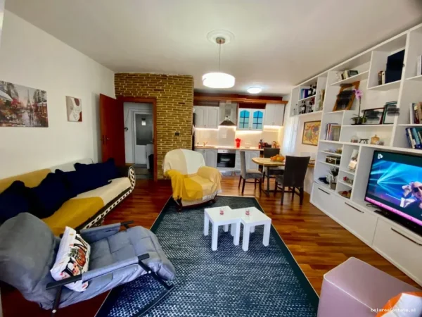 Tirane, jepet me qera apartament 2+1+Ballkon Kati 6, 85 m² 640 € (Ali Demi)