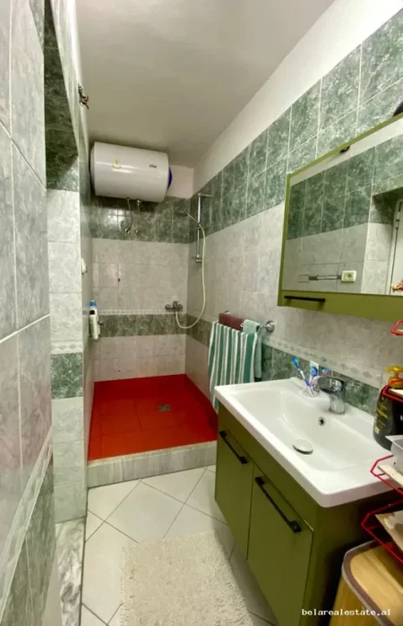 Tirane, jepet me qera apartament 2+1+Ballkon Kati 6, 85 m² 640 € (Ali Demi)