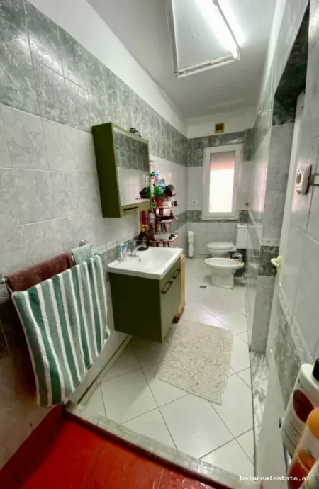 Tirane, jepet me qera apartament 2+1+Ballkon Kati 6, 85 m² 640 € (Ali Demi)